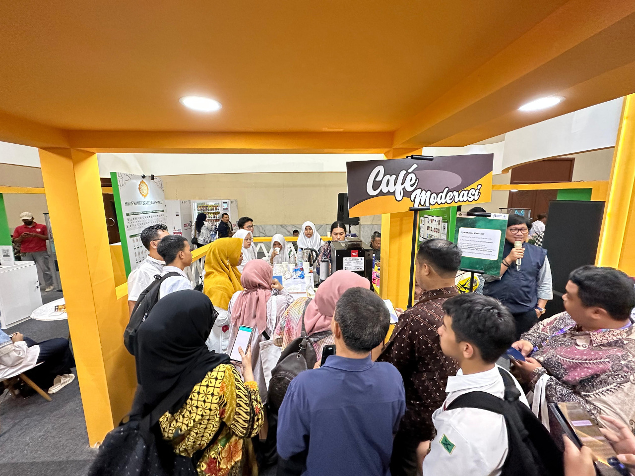 Cafe Moderasi Meriahkan Stan Balitbang Diklat pada Puncak HAB ke-78 Kementerian Agama RI di Dev-X JCC Jakarta