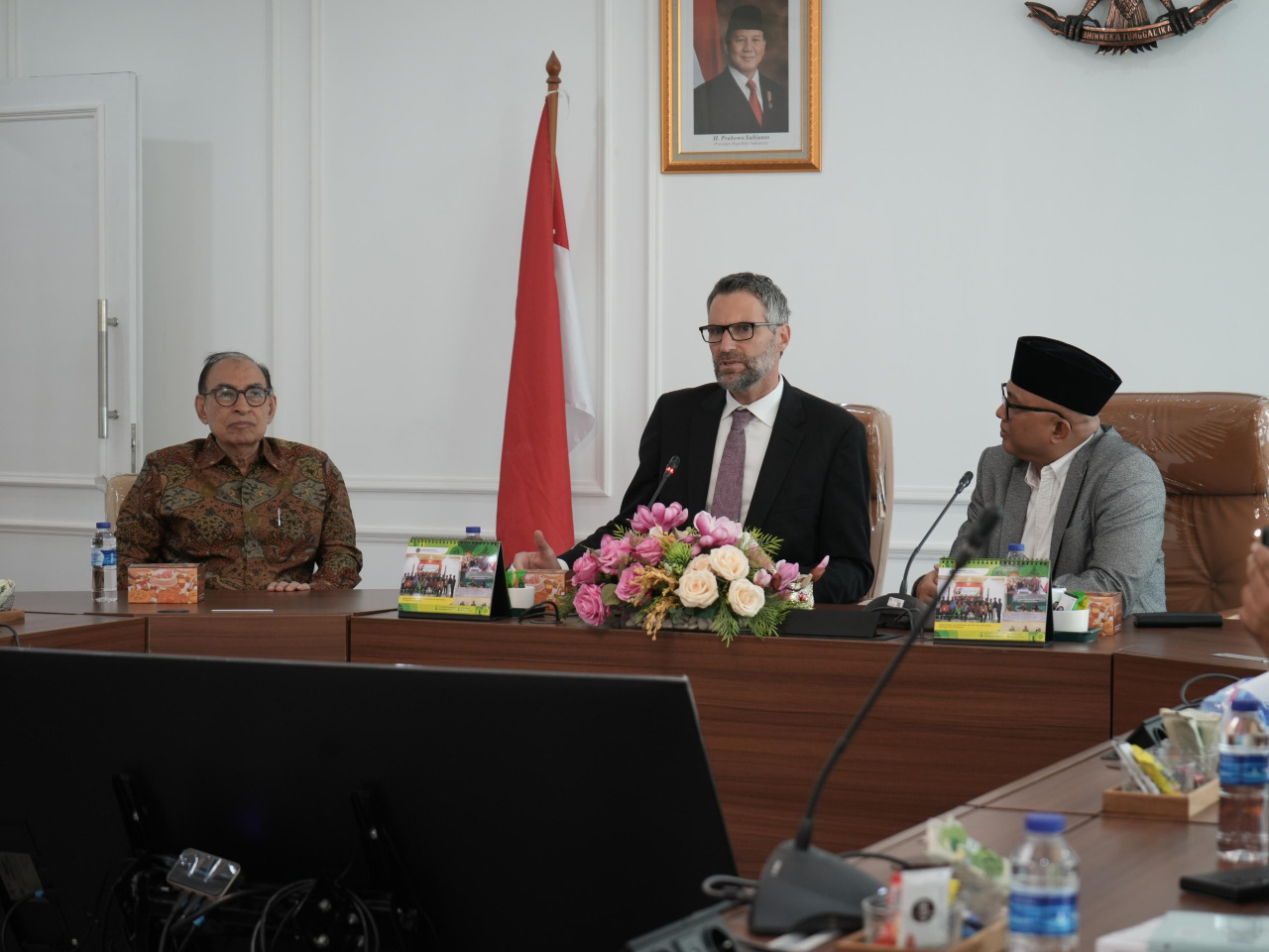 Dari Indonesia ke Dunia: Pesan Moderasi Beragama Joel Lohr dan Alwi Shihab