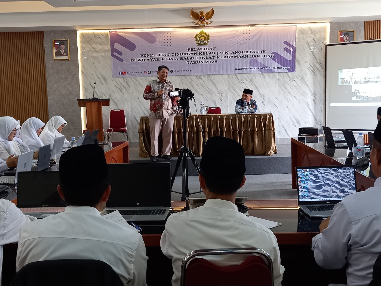 Kang Dhani Tekankan Nilai Budaya Kemenag dalam Karya Ilmiah Guru
