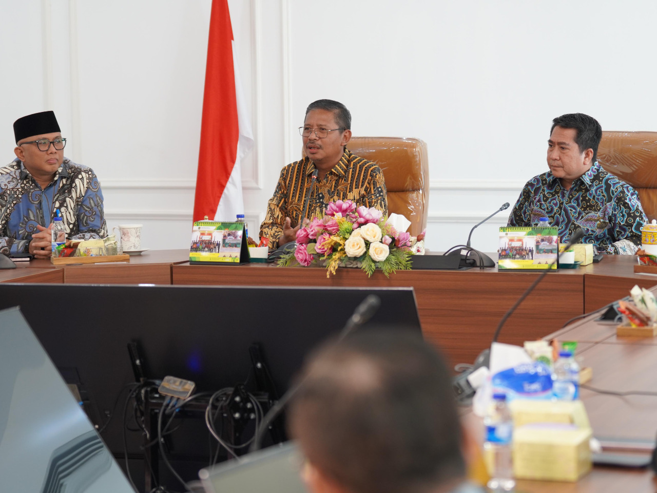 Penghargaan, Dedikasi, dan Semangat Baru: Perjalanan Prof. Arskal Salim dan Sambut Prof. Zainul Hamdi di Balitbang Diklat