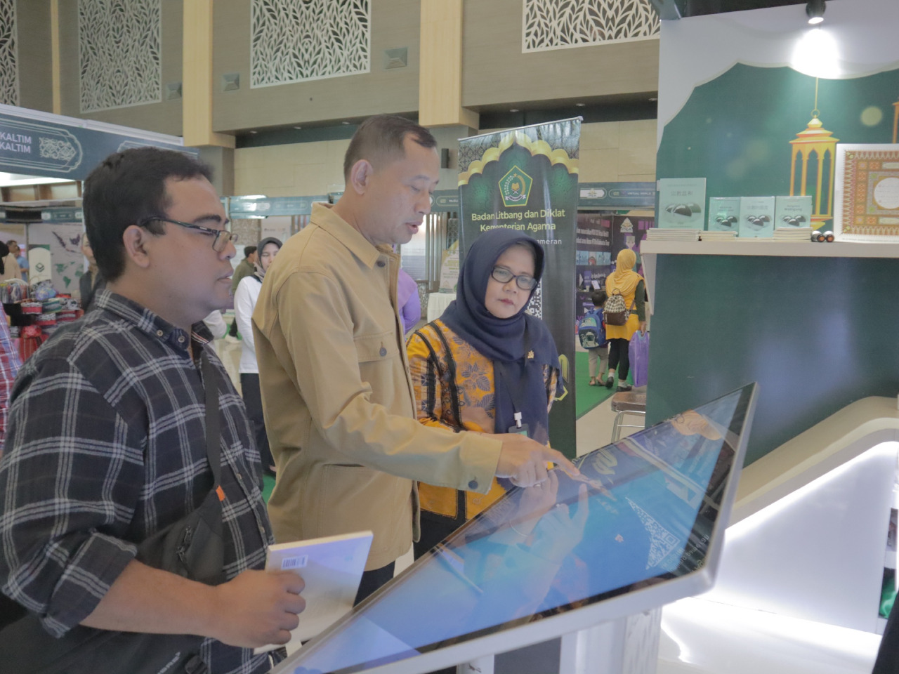 Sosialisasi Program Prioritas, Balitbang Diklat Tampilkan Produk Unggulan di Pameran MTQ 